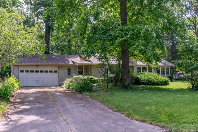 906 White Oak Drive, South Bend, IN 46617