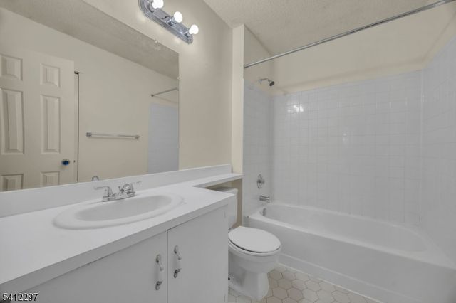 38 Daniel Dr, Franklin Twp., NJ 08823