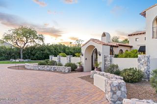 8243 N MOCKINGBIRD Lane, Paradise Valley, AZ 85253