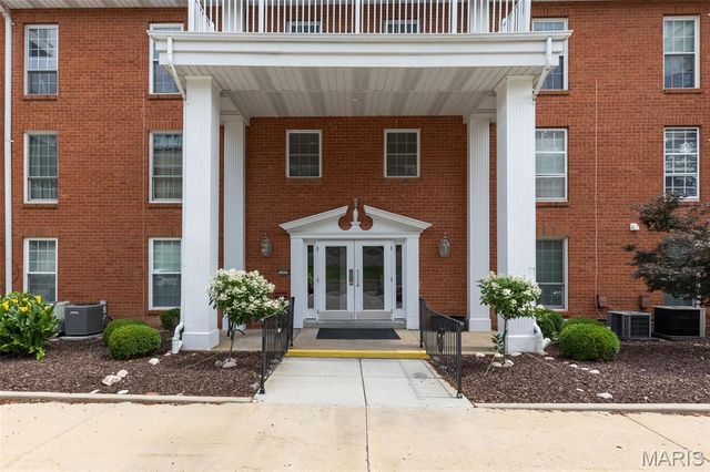 14443 Bantry Lane 33, Chesterfield, MO 63017