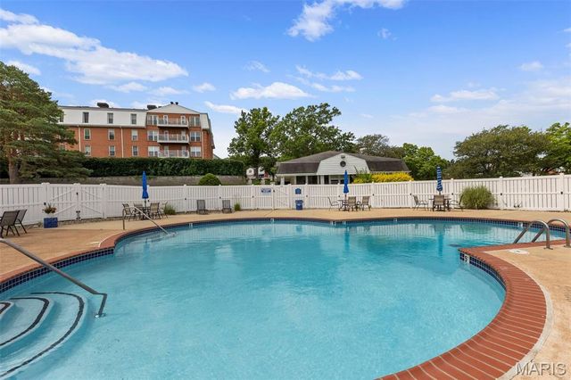 14443 Bantry Lane 33, Chesterfield, MO 63017