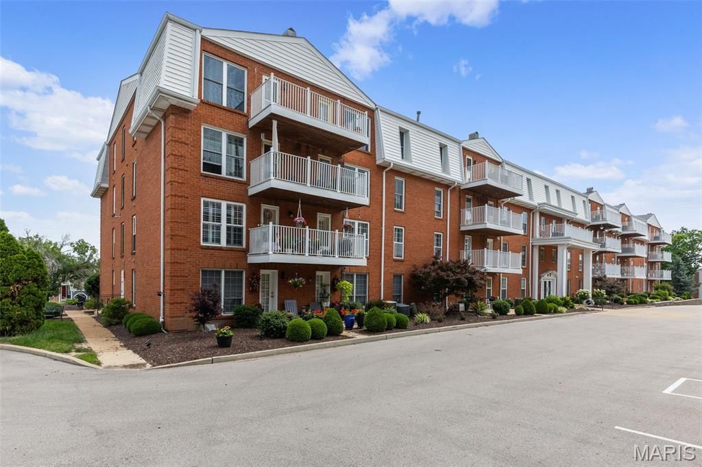 14443 Bantry Lane 33, Chesterfield, MO 63017