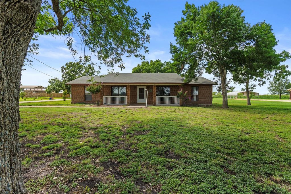 2080 Allison RD, Martindale, TX 78655