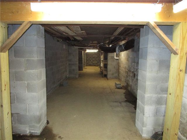 3025 S Keel Ridge Rd, Hermitage, PA 16148