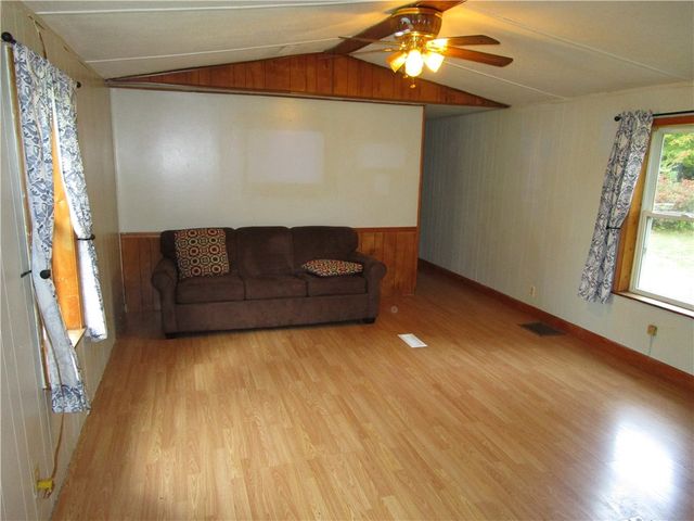 3025 S Keel Ridge Rd, Hermitage, PA 16148