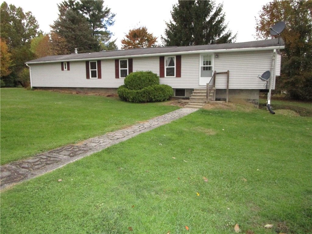 3025 S Keel Ridge Rd, Hermitage, PA 16148