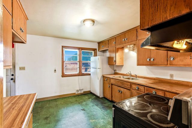 605 Greenbrier Street, Saint Paul, MN 55106