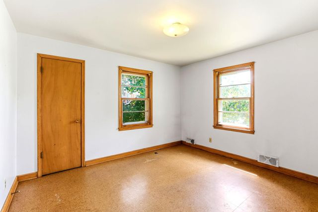 605 Greenbrier Street, Saint Paul, MN 55106