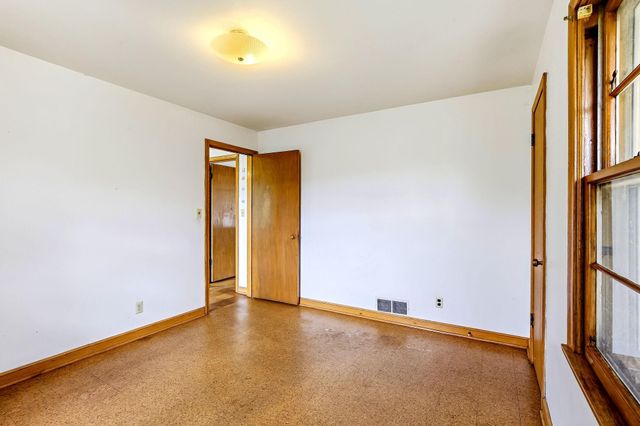 605 Greenbrier Street, Saint Paul, MN 55106