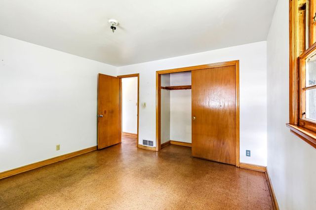 605 Greenbrier Street, Saint Paul, MN 55106