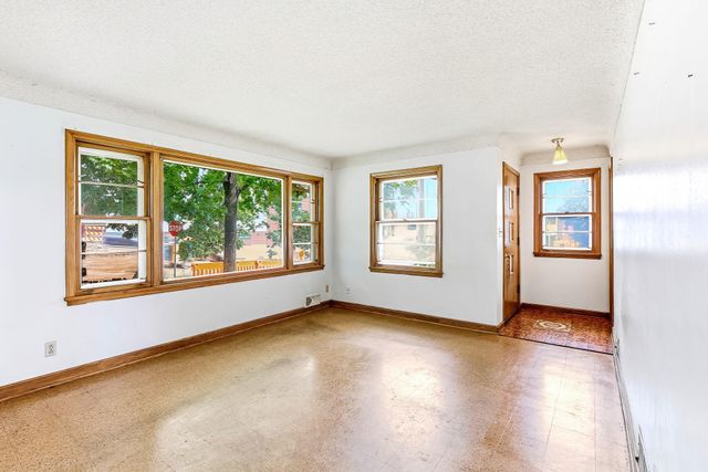 605 Greenbrier Street, Saint Paul, MN 55106
