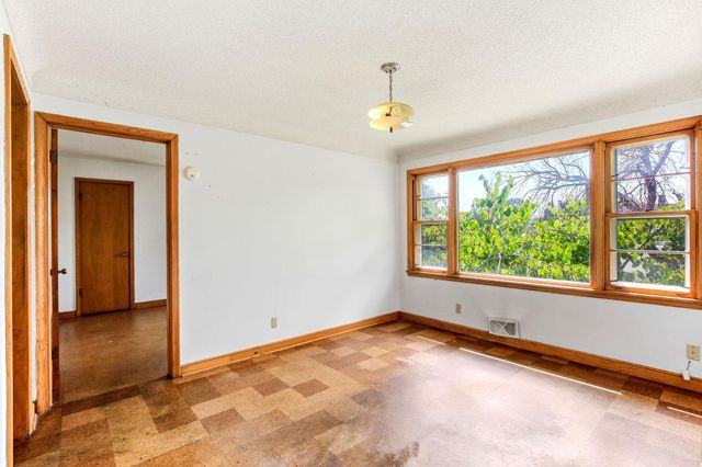 605 Greenbrier Street, Saint Paul, MN 55106