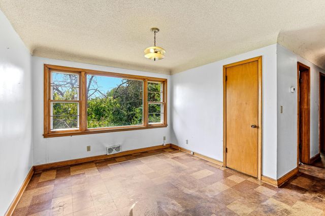 605 Greenbrier Street, Saint Paul, MN 55106