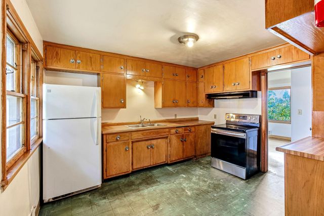 605 Greenbrier Street, Saint Paul, MN 55106
