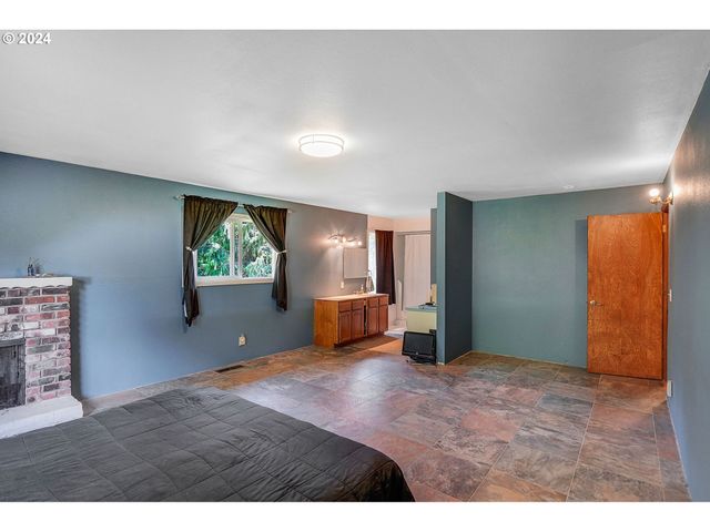 3999 Ne TIMBER, Silverton, OR 97381