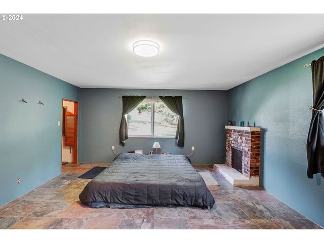 3999 Ne TIMBER, Silverton, OR 97381