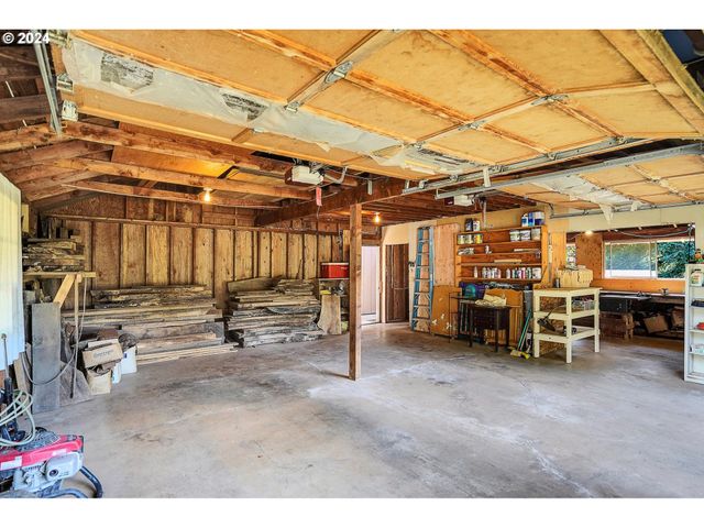 3999 Ne TIMBER, Silverton, OR 97381