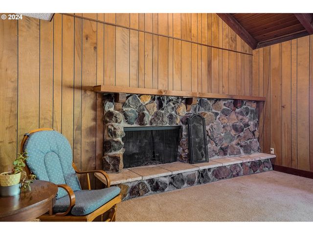 3999 Ne TIMBER, Silverton, OR 97381