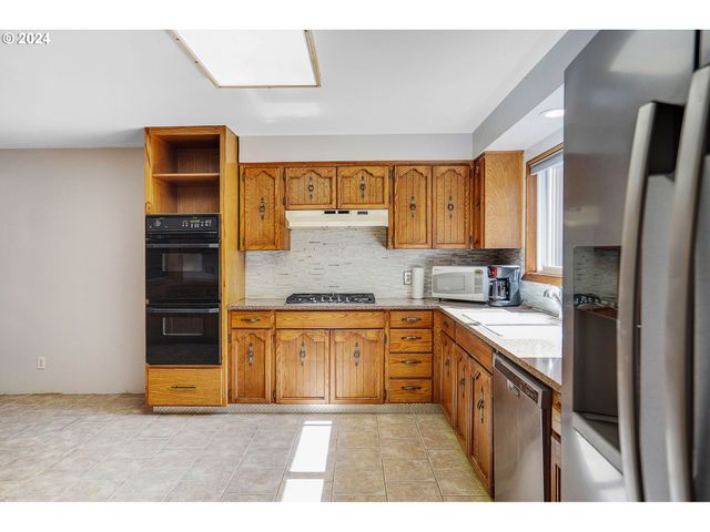 3999 Ne TIMBER, Silverton, OR 97381