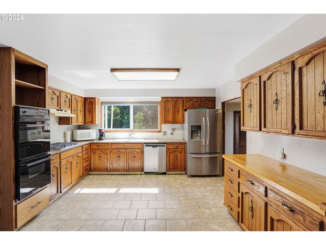 3999 Ne TIMBER, Silverton, OR 97381