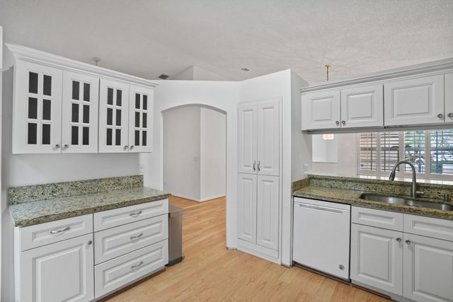 15298 SW 49th Street, Davie, FL 33331