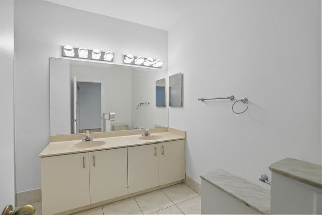 15298 SW 49th Street, Davie, FL 33331