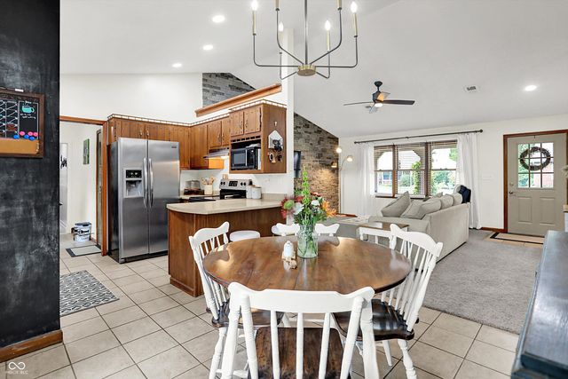 289 Saint Charles Way, Whiteland, IN 46184