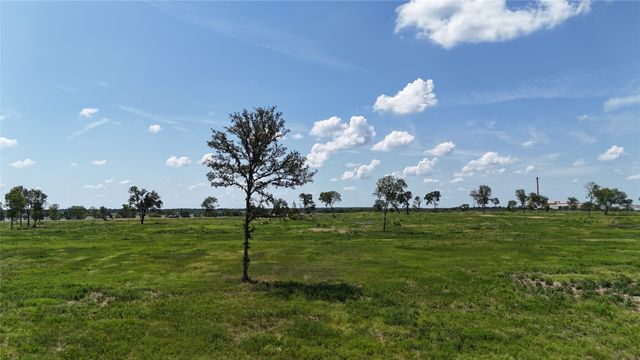 197 Waterfront Club Drive, Corsicana, TX 75110