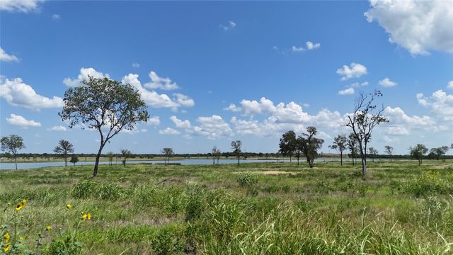 197 Waterfront Club Drive, Corsicana, TX 75110