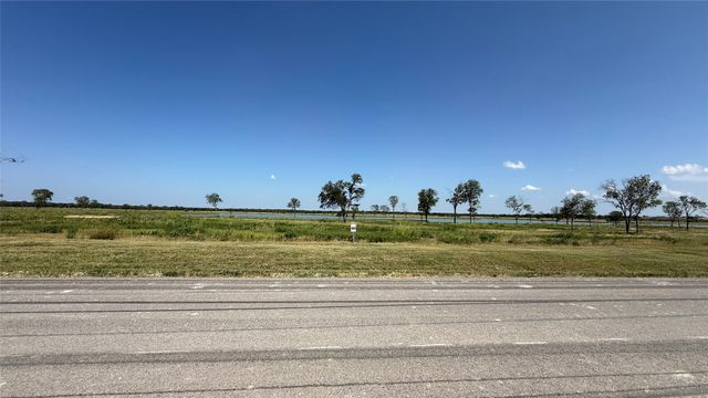 197 Waterfront Club Drive, Corsicana, TX 75110