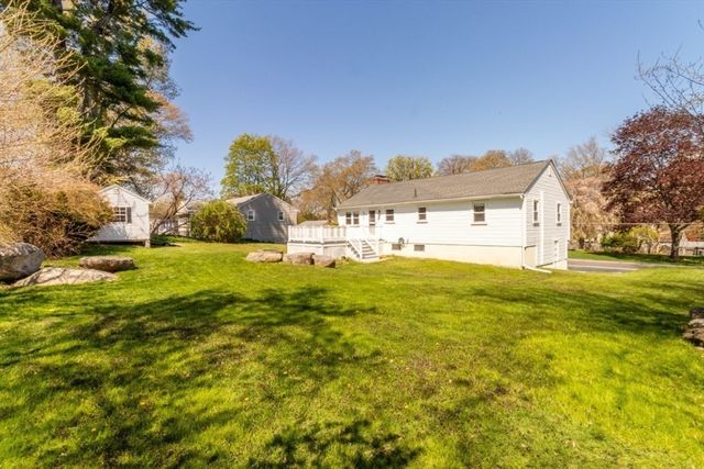 4 Clearview Dr, Milford, MA 01757