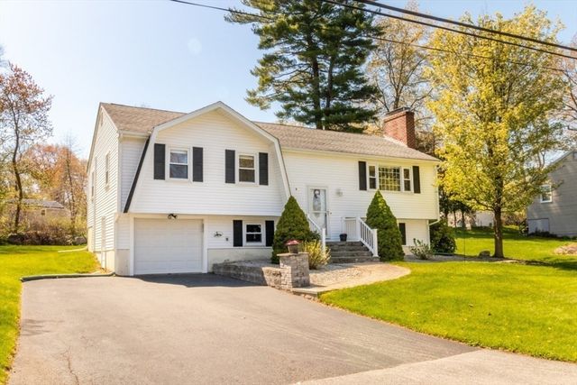 4 Clearview Dr, Milford, MA 01757