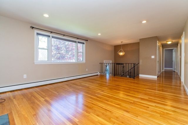 4 Clearview Dr, Milford, MA 01757