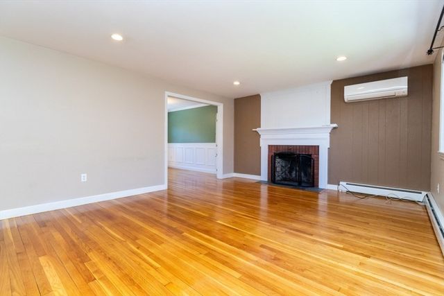 4 Clearview Dr, Milford, MA 01757