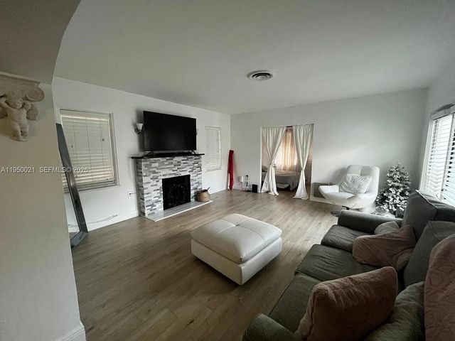 2049 SW 60th Ct 1, Miami, FL 33155