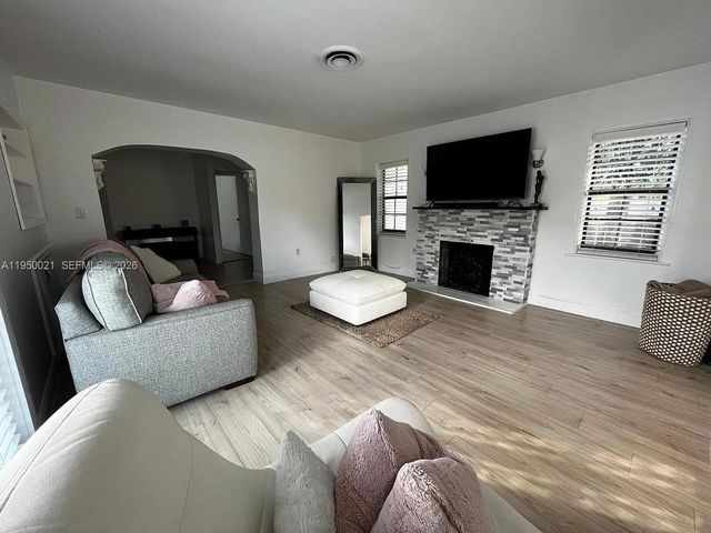 2049 SW 60th Ct 1, Miami, FL 33155