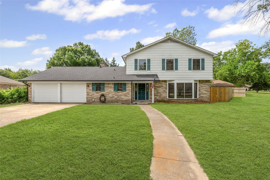 2820 Bois D Arc Street, Commerce, TX 75428