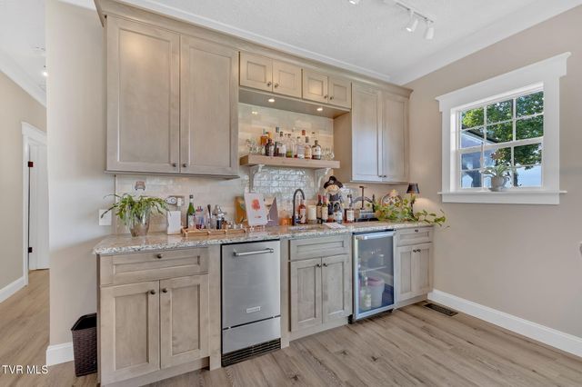 4886 Eagle Pointe Drive, Kingsport, TN 37664