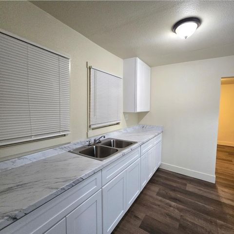 5251 N State Street, Fresno, CA 93722