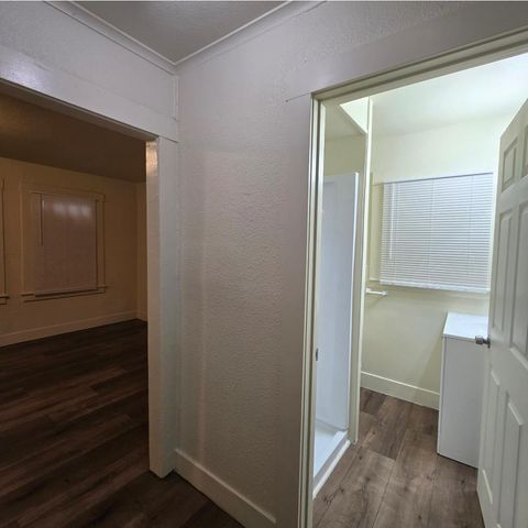 5251 N State Street, Fresno, CA 93722