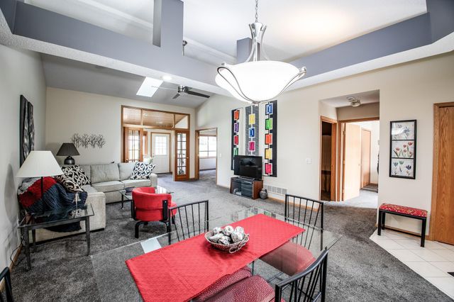 6800 Fremont Lane, Woodbury, MN 55125