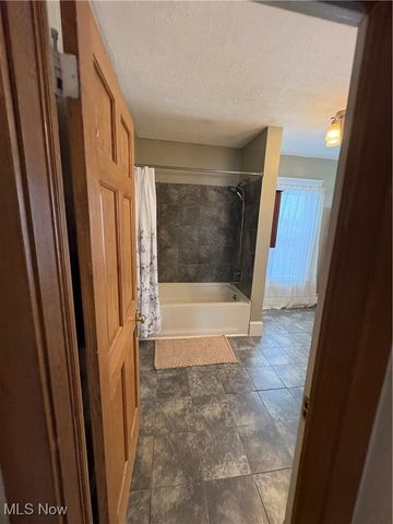 913 Foster Avenue, Cambridge, OH 43725