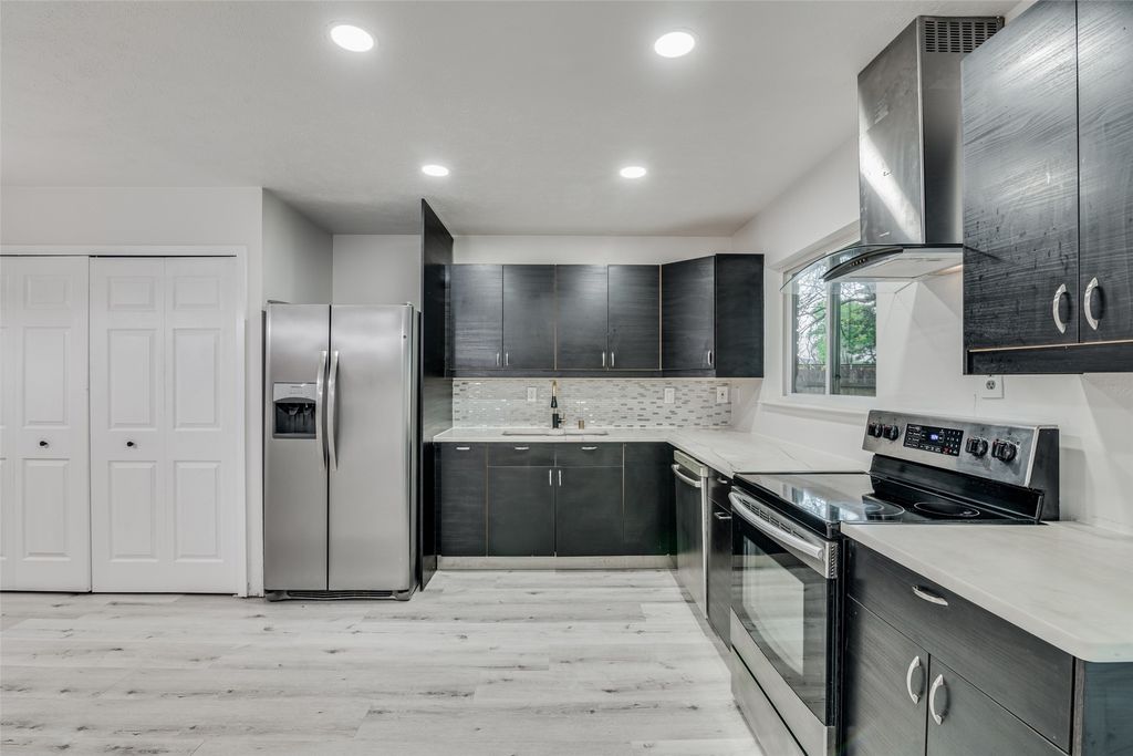 5636 Pearce Street, The Colony, TX 75056