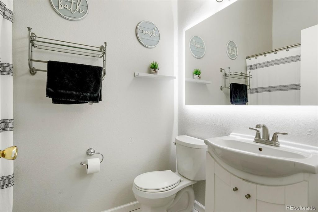 Image 18 of property listing at 1110 S Waco Street D, Aurora, CO 80017