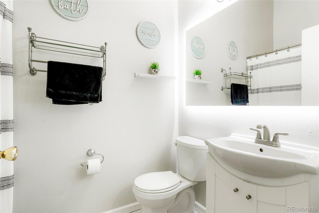 Image 20 of property listing at 1110 S Waco Street D, Aurora, CO 80017