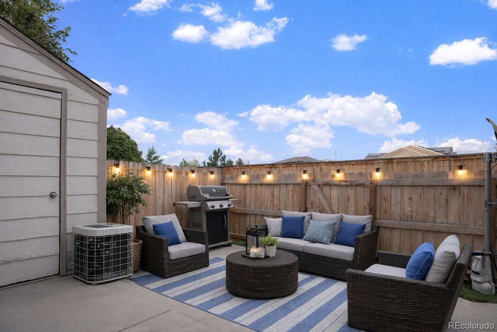 Image 5 of property listing at 1110 S Waco Street D, Aurora, CO 80017
