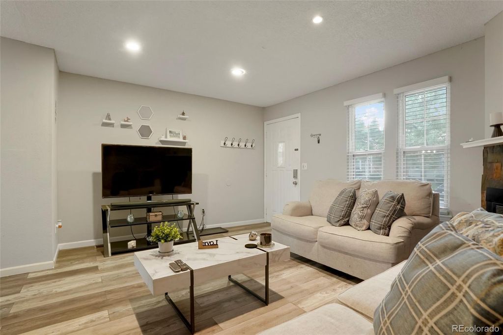 Image 6 of property listing at 1110 S Waco Street D, Aurora, CO 80017