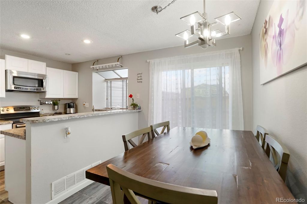 Image 8 of property listing at 1110 S Waco Street D, Aurora, CO 80017
