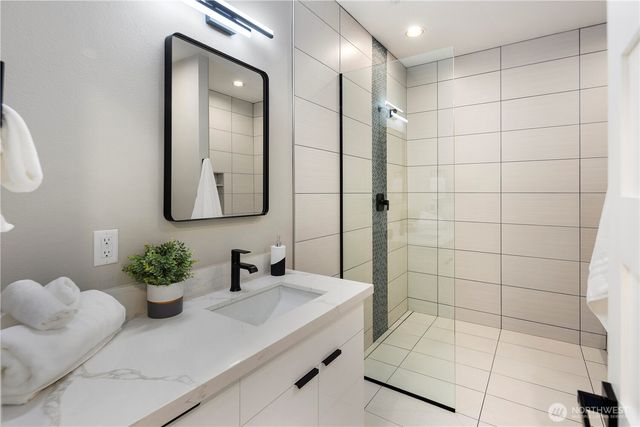 16250 SE Lake Moneysmith, Auburn, WA 98092