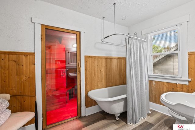 4323 Leavenworth Street, Omaha, NE 68105